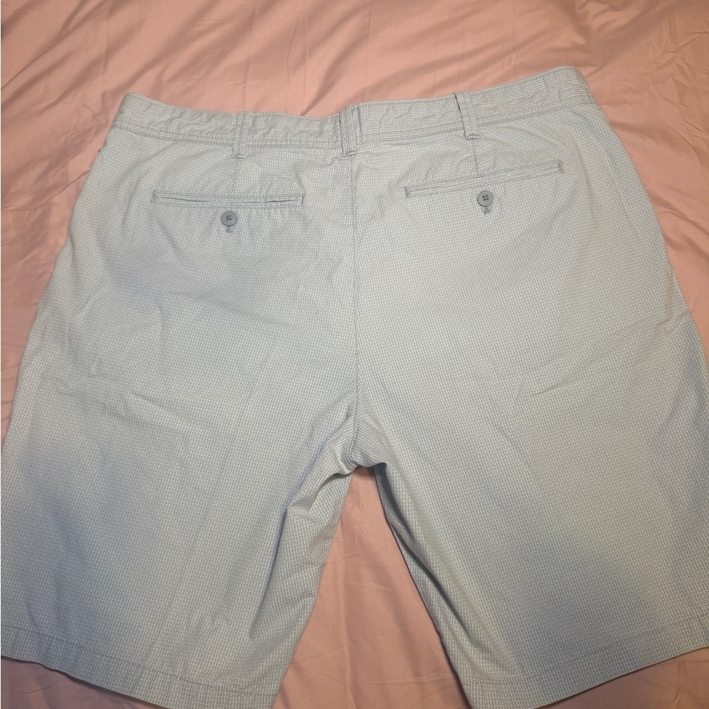 Express Men's Subtle Patterned Gray Shorts - Picture 2 of 6
